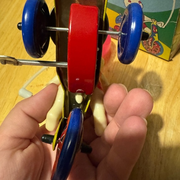 Vintage Mechanical Bunny Tricycle Easter Wind-up Toy Made in Korea 1985 - Picture 7 of 9